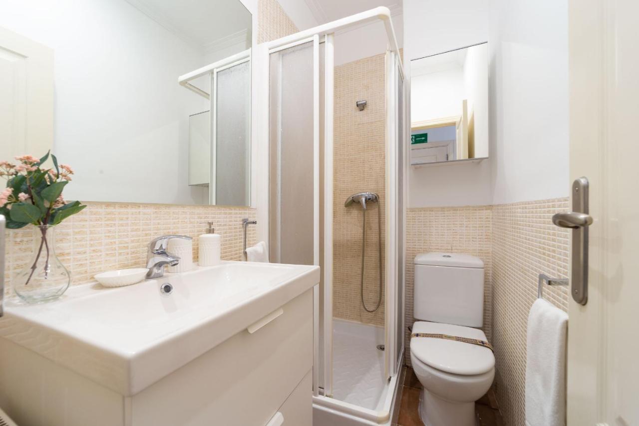 Apartamentos Gran Via Madrid Kültér fotó
