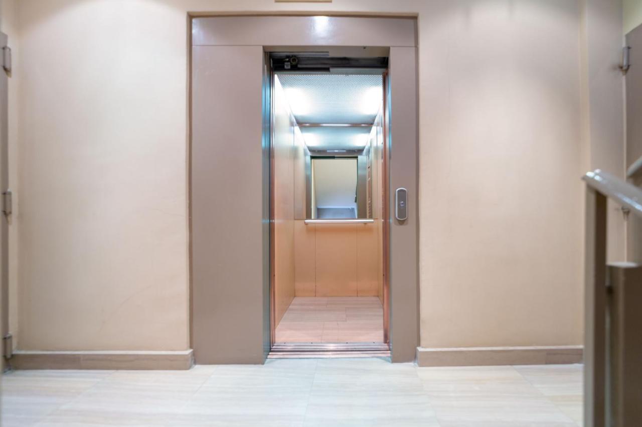 Apartamentos Gran Via Madrid Kültér fotó