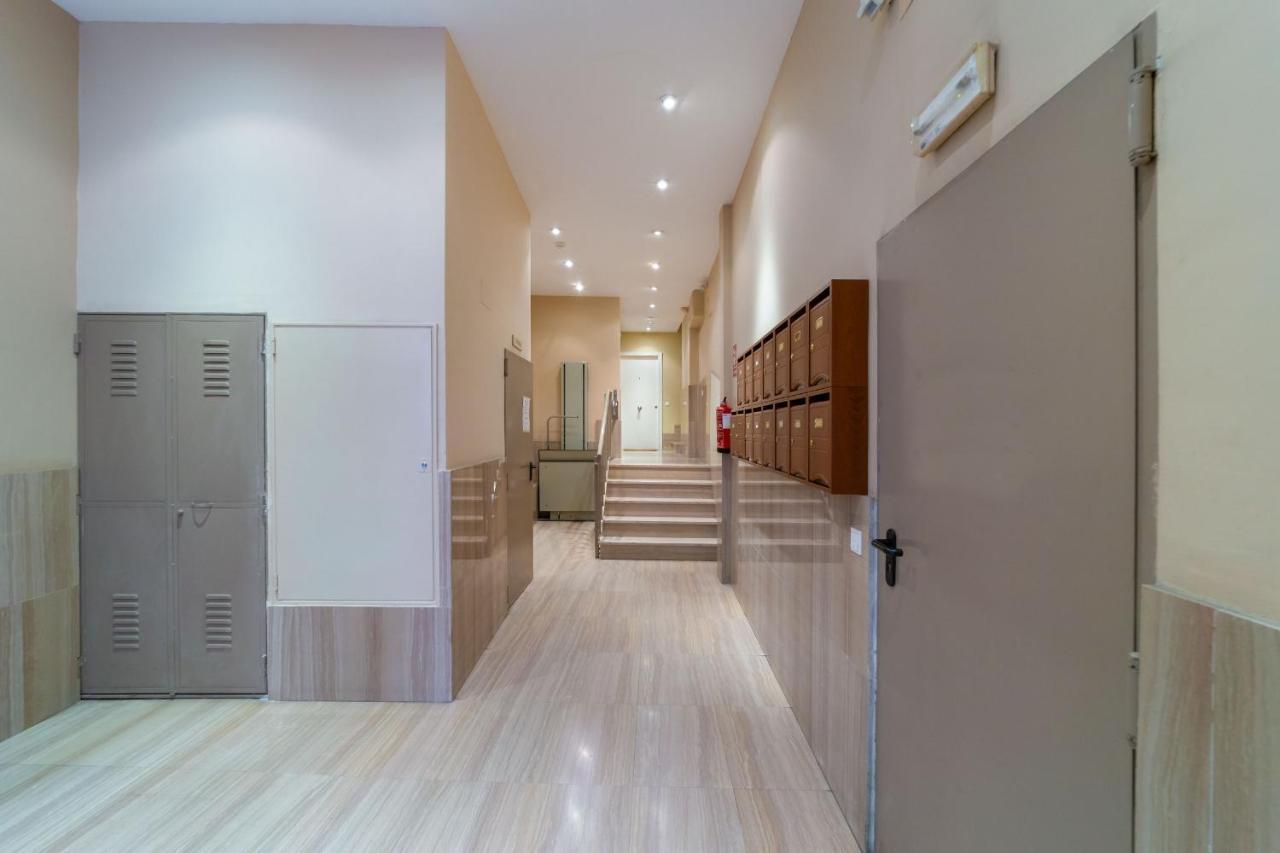 Apartamentos Gran Via Madrid Kültér fotó