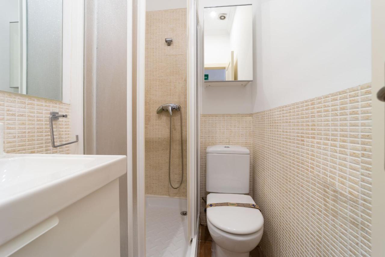 Apartamentos Gran Via Madrid Kültér fotó