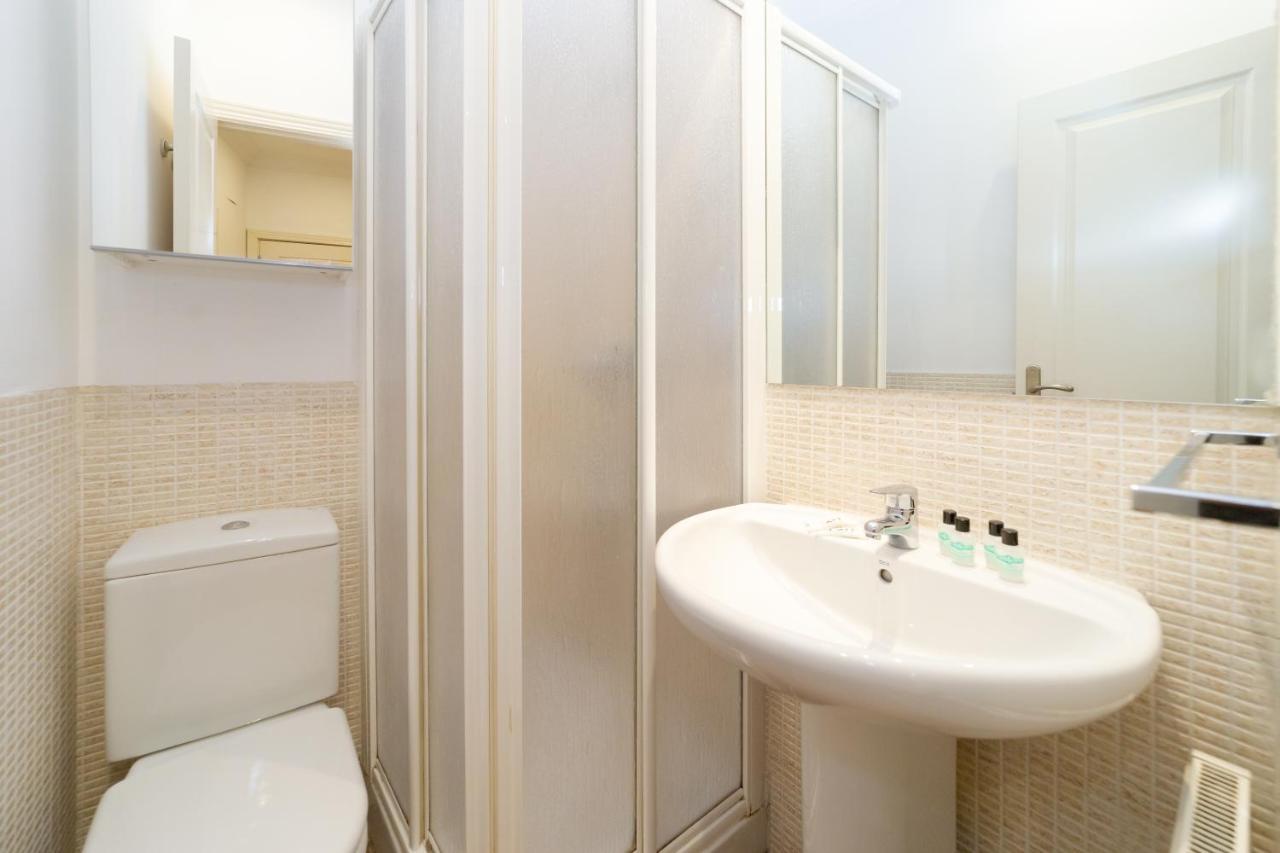 Apartamentos Gran Via Madrid Kültér fotó