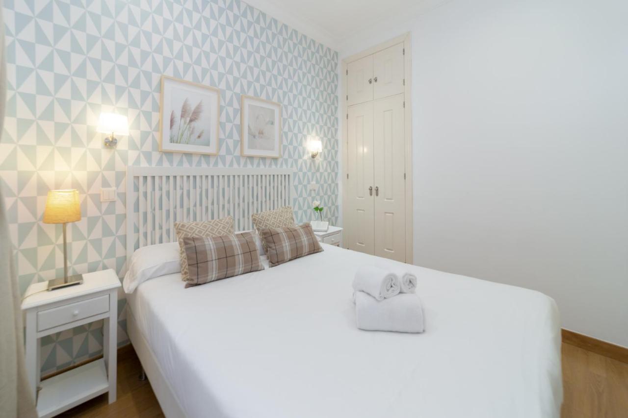 Apartamentos Gran Via Madrid Kültér fotó